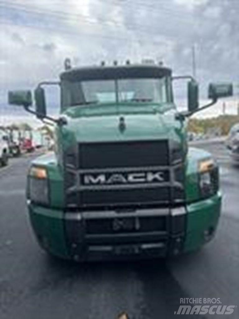 Mack AN64T Trækkere
