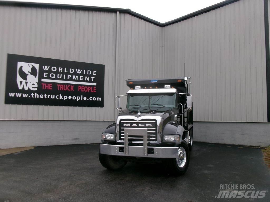 Mack GR64F Lastbiler med tip