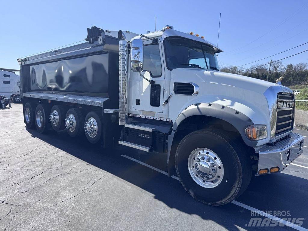 Mack GR64F Lastbiler med tip