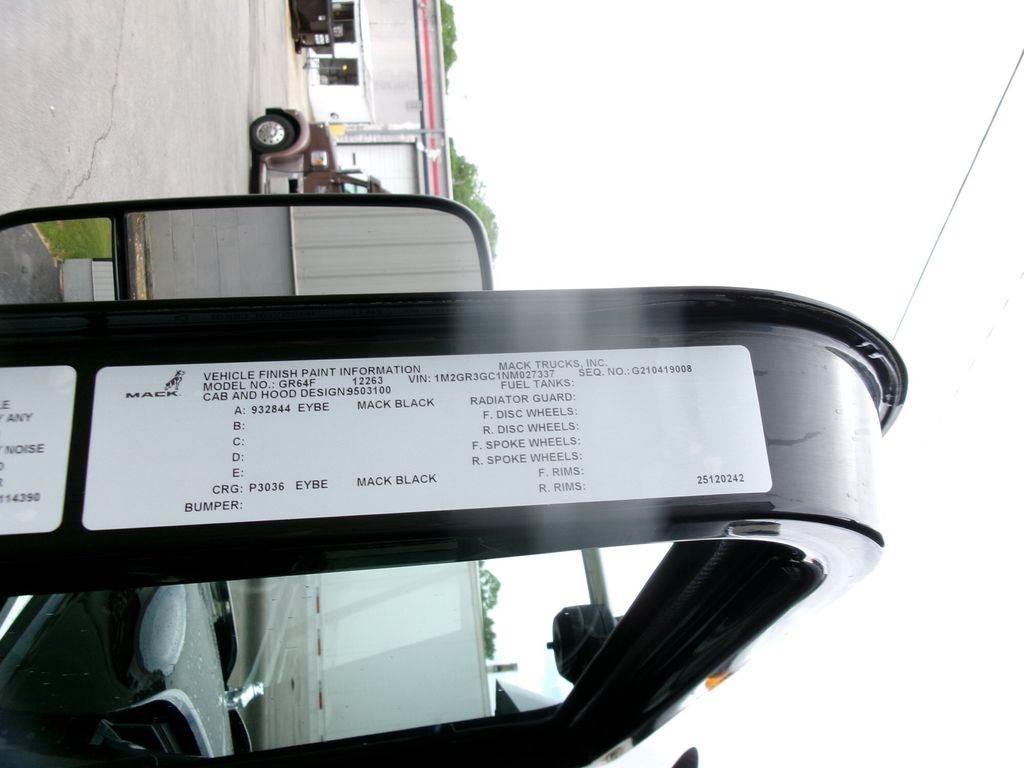 Mack GR64F Lastbiler med tip