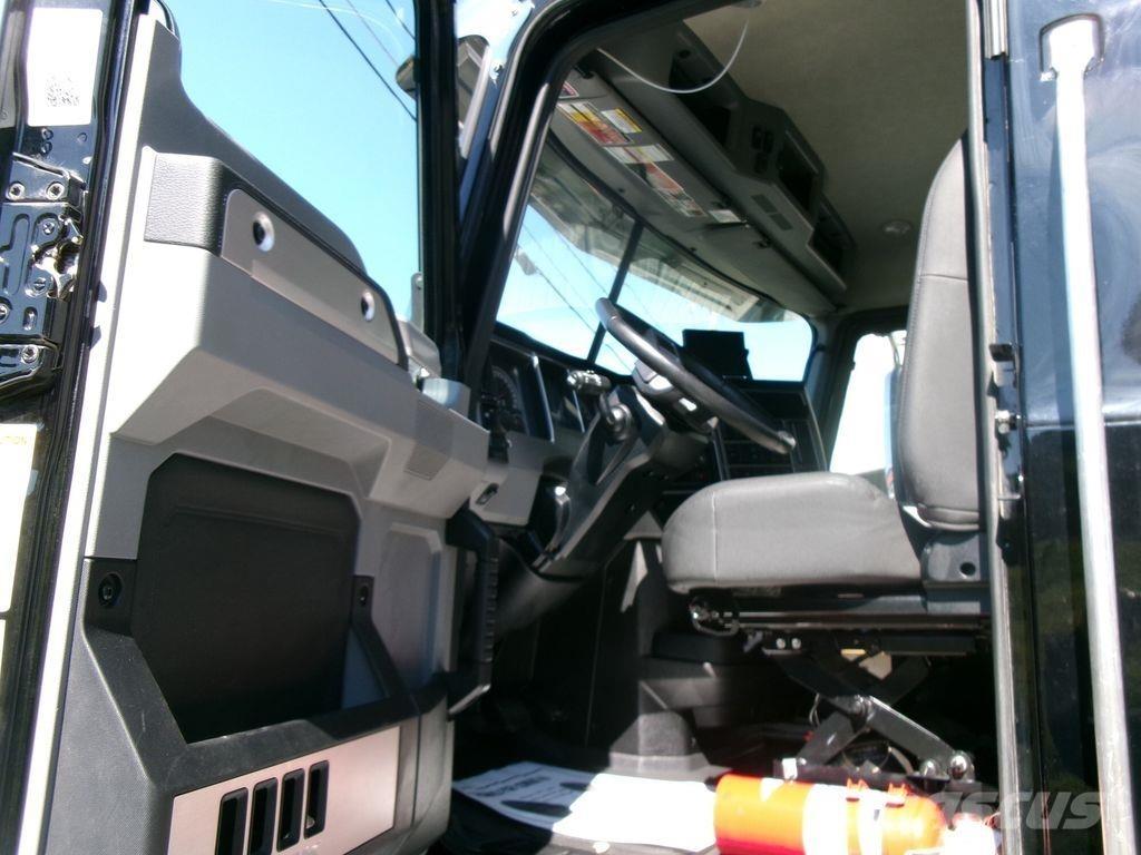 Mack GR64F Lastbiler med tip