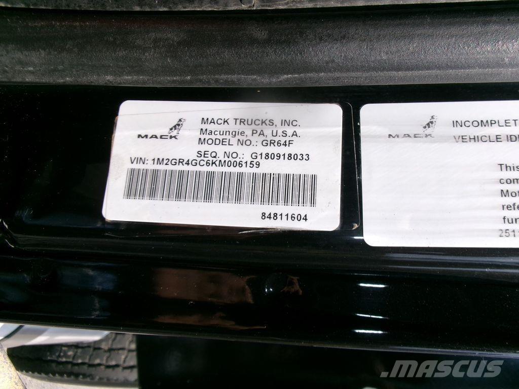 Mack GR64F Lastbiler med tip
