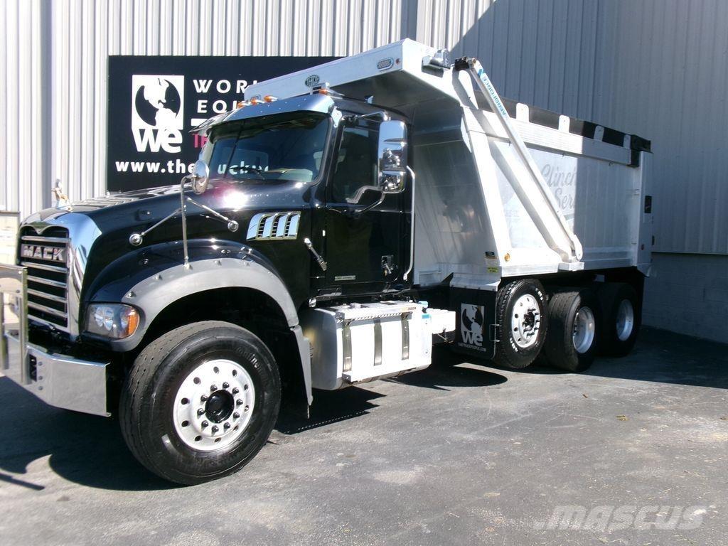 Mack GR64F Lastbiler med tip
