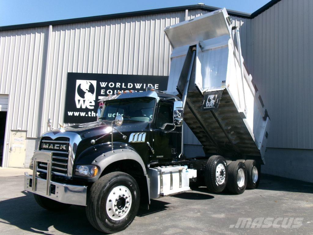 Mack GR64F Lastbiler med tip