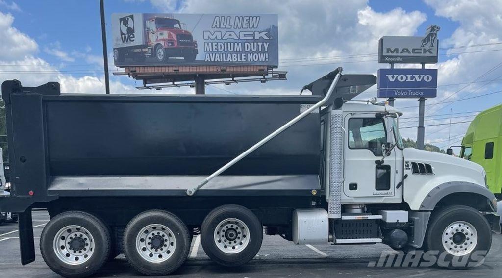 Mack GR64F Lastbiler med tip