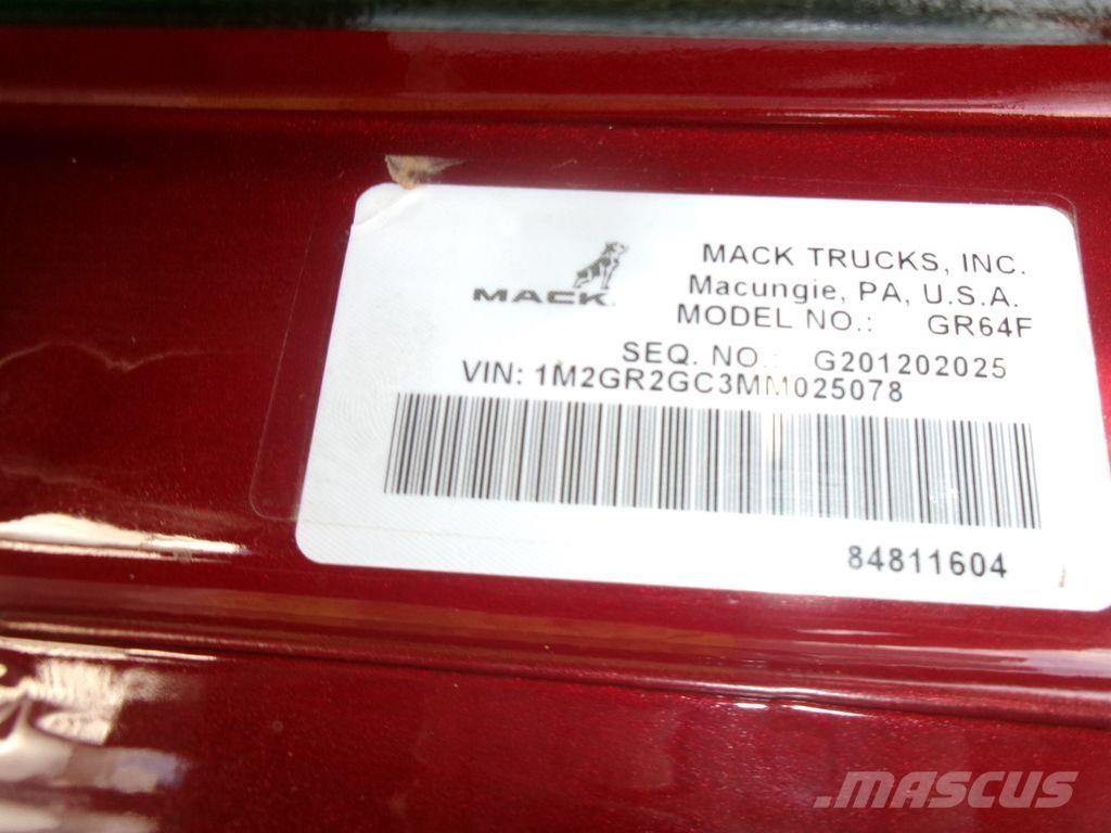Mack GR64F Lastbiler med tip