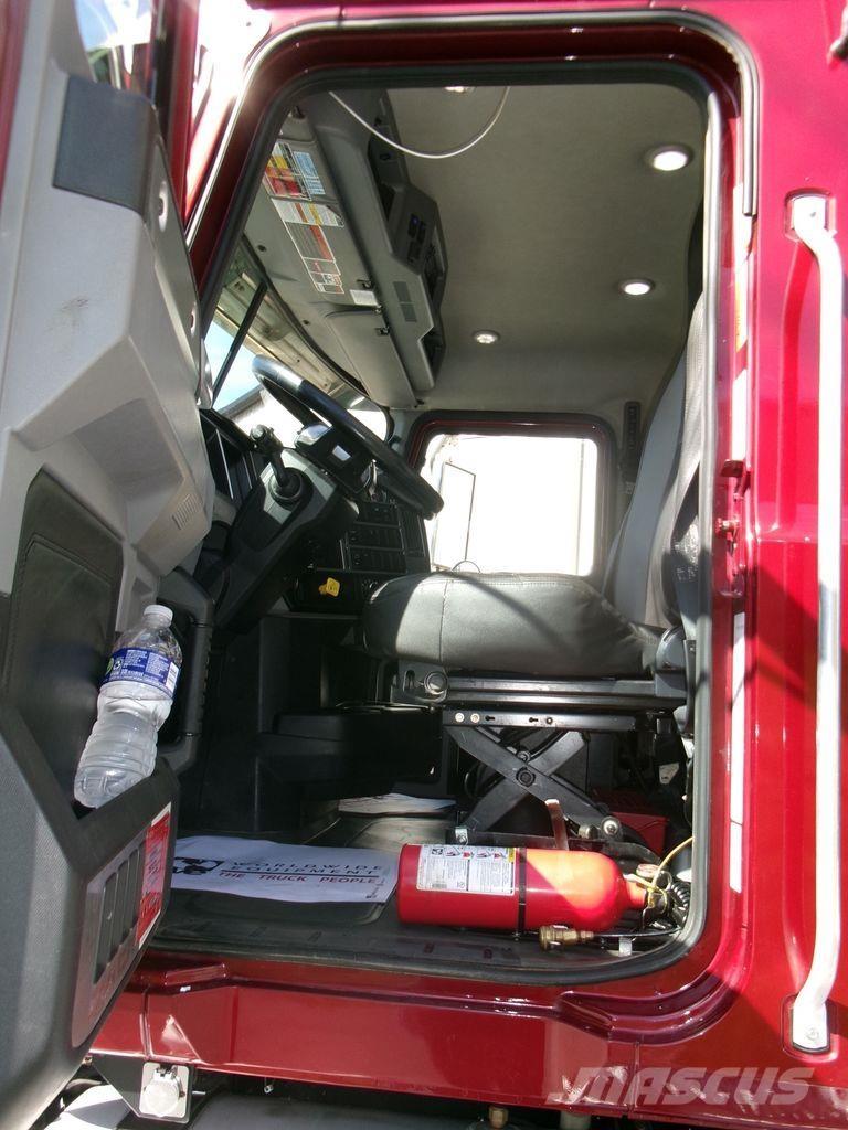 Mack GR64F Lastbiler med tip