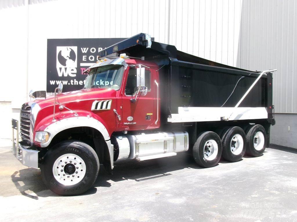 Mack GU 713 Lastbiler med tip