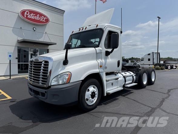 Freightliner CASCADIA 113 Trækkere