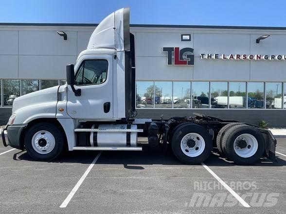 Freightliner CASCADIA 126 Trækkere