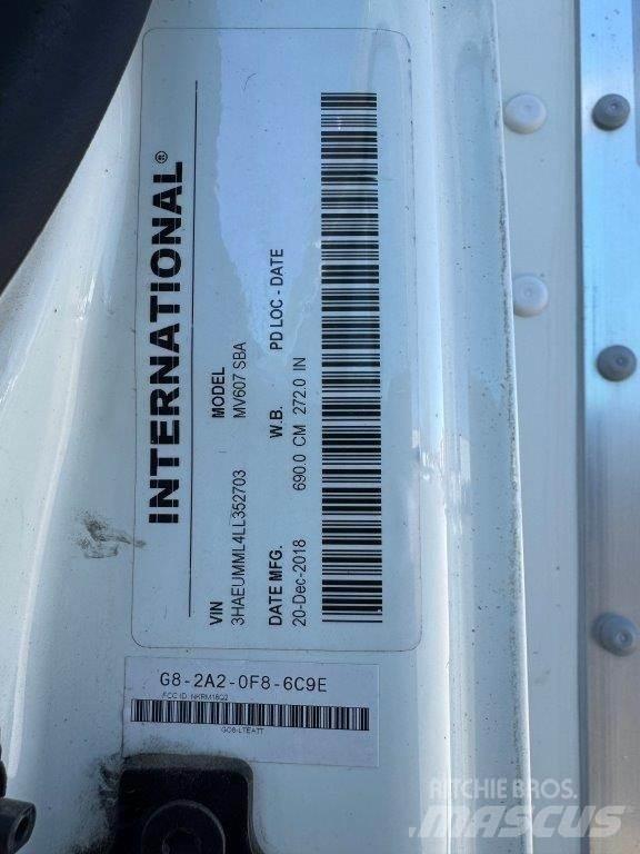 International MV Fast kasse