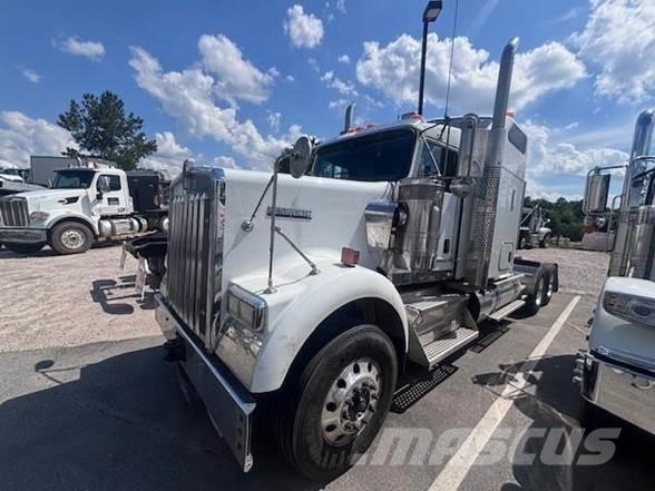 Kenworth W900B Trækkere
