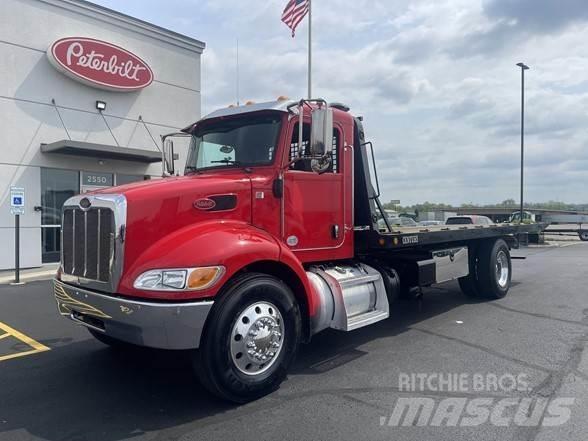 Peterbilt 337 Lastbil med lad/Flatbed