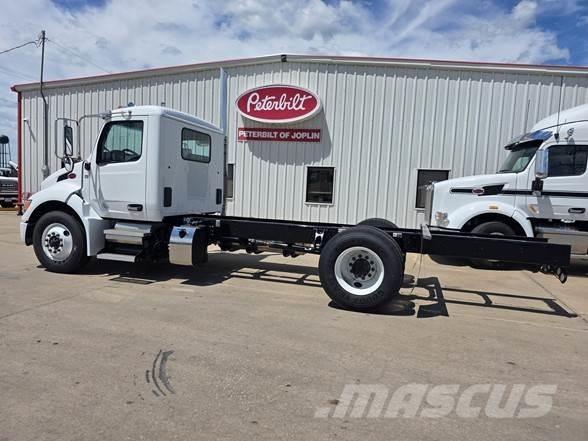 Peterbilt 536 Chassis