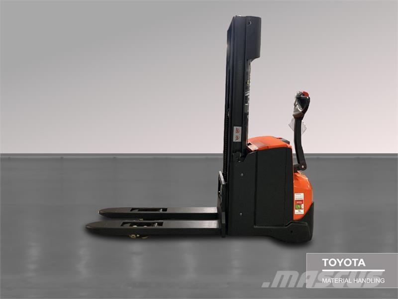 BT SWE120L Gaffelstabler med gående fører