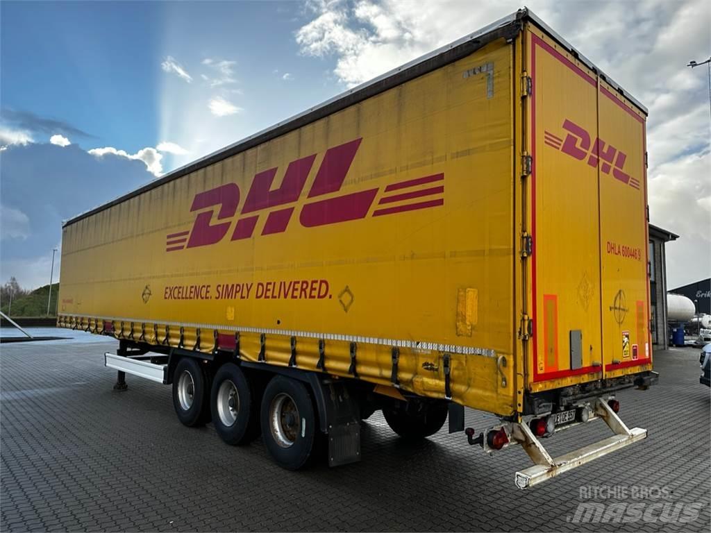 Kässbohrer , Semi-trailer med Gardinsider