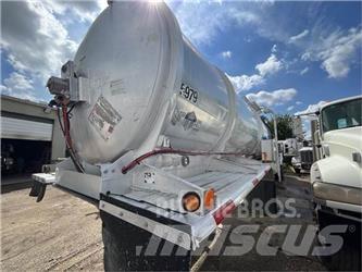 Polar  Semi-trailer med Tank