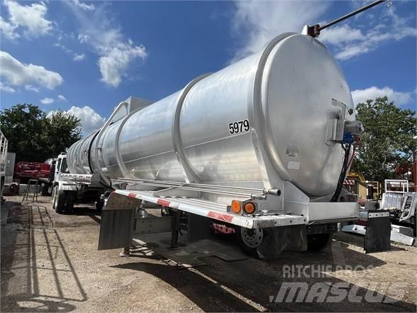 Polar  Semi-trailer med Tank