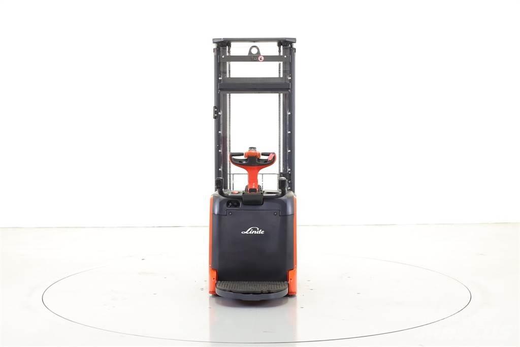 Linde L12AP Selvkørende stablere