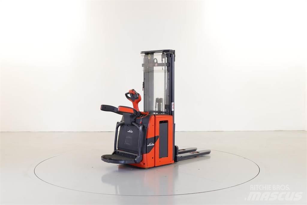 Linde L16 AP Selvkørende stablere
