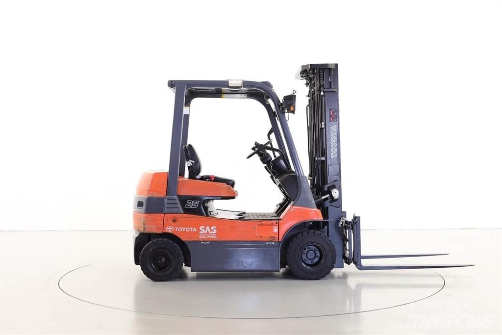 Toyota 7FB25 El gaffeltrucks