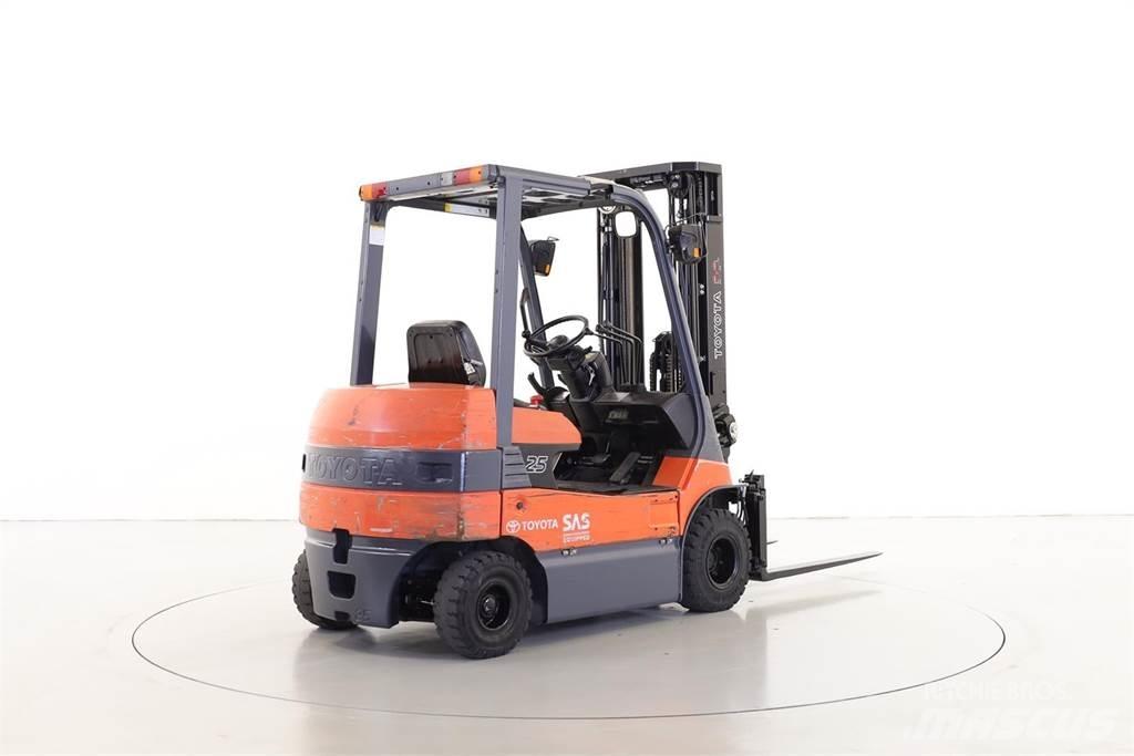 Toyota 7FB25 El gaffeltrucks
