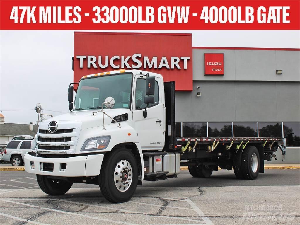 Hino 338 Lastbil med lad/Flatbed