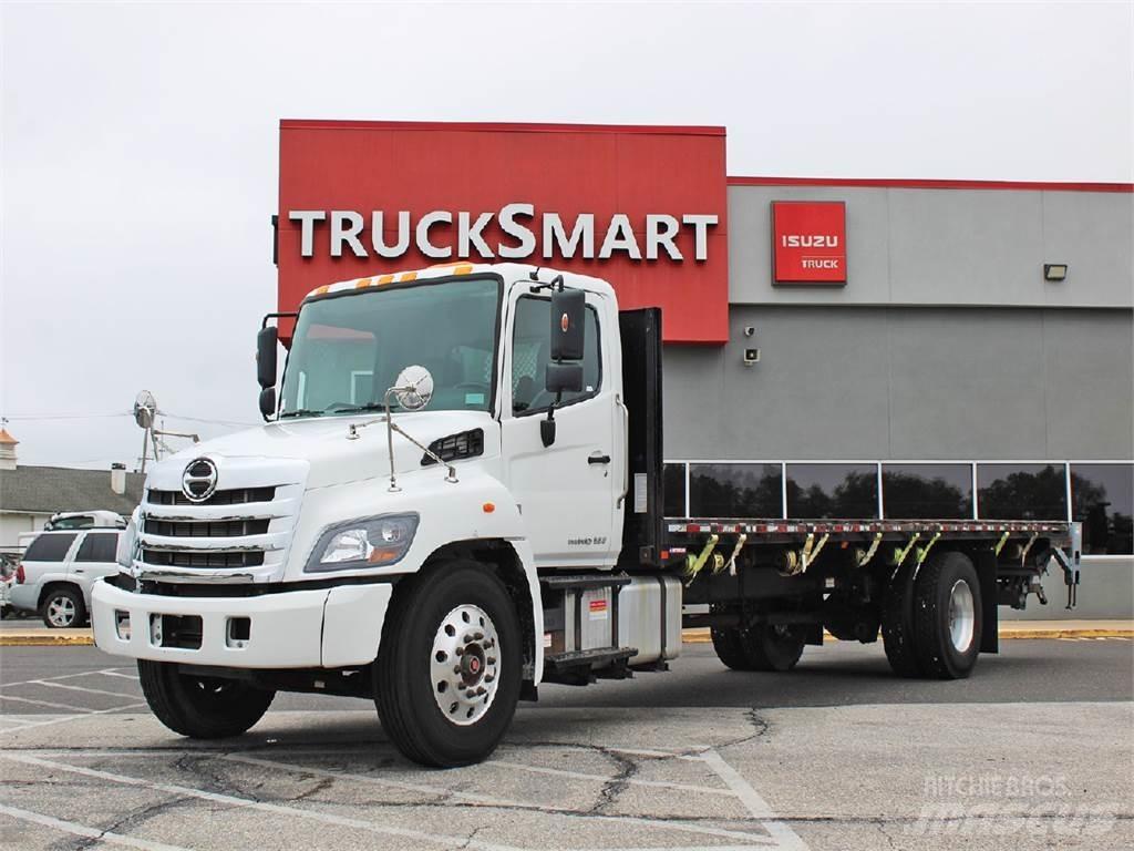 Hino 338 Lastbil med lad/Flatbed