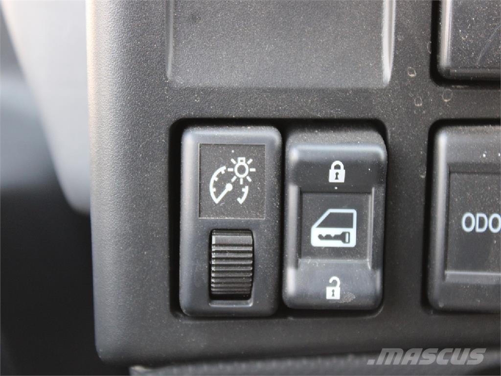 Isuzu NPR-HD Lastbiler med tip