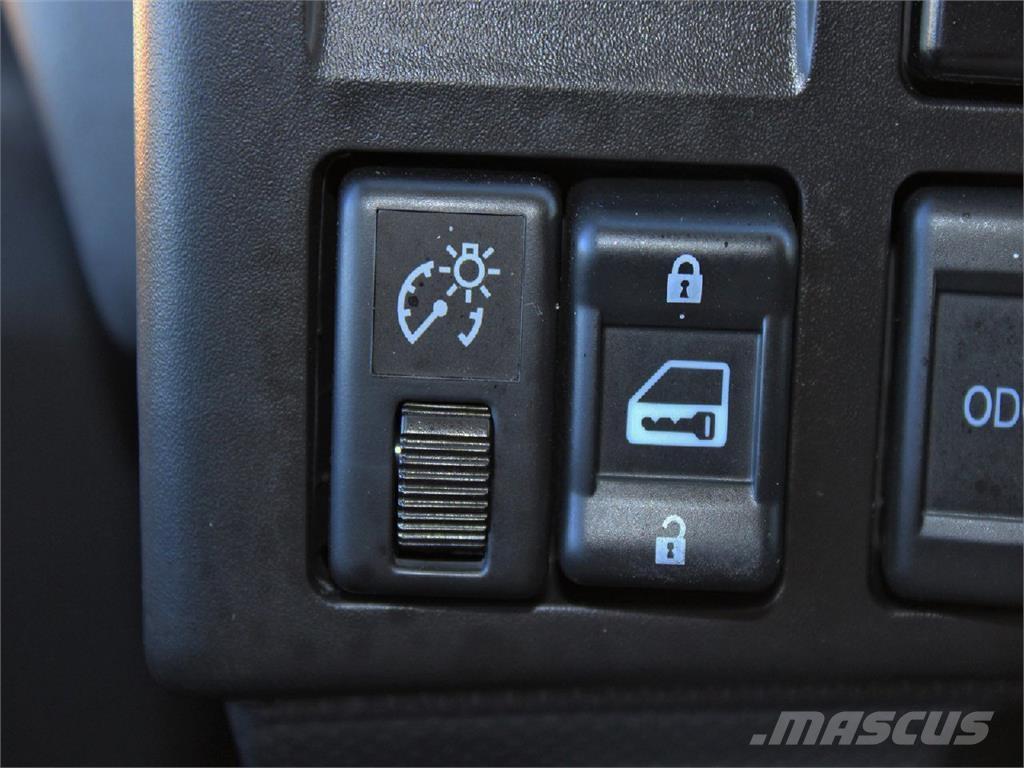 Isuzu NPR-HD Lastbiler med tip