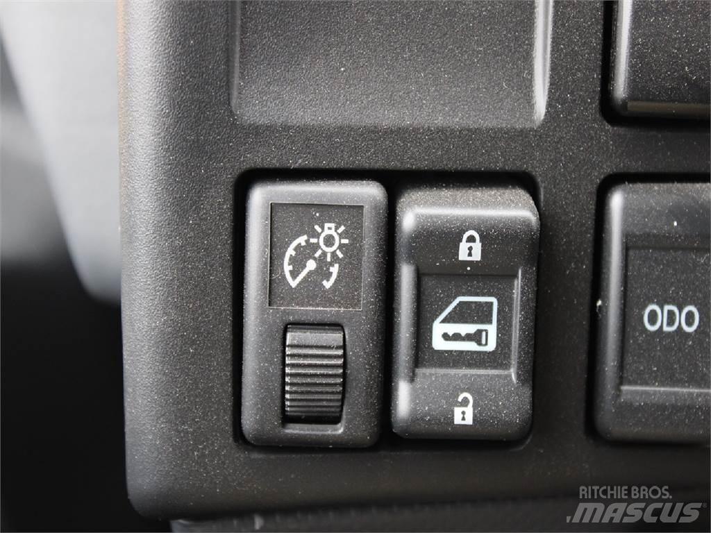 Isuzu NRR Lastbiler med containerramme / veksellad