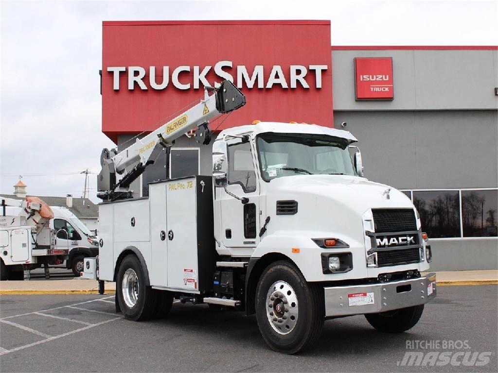 Mack MD6 Lastbil med kran