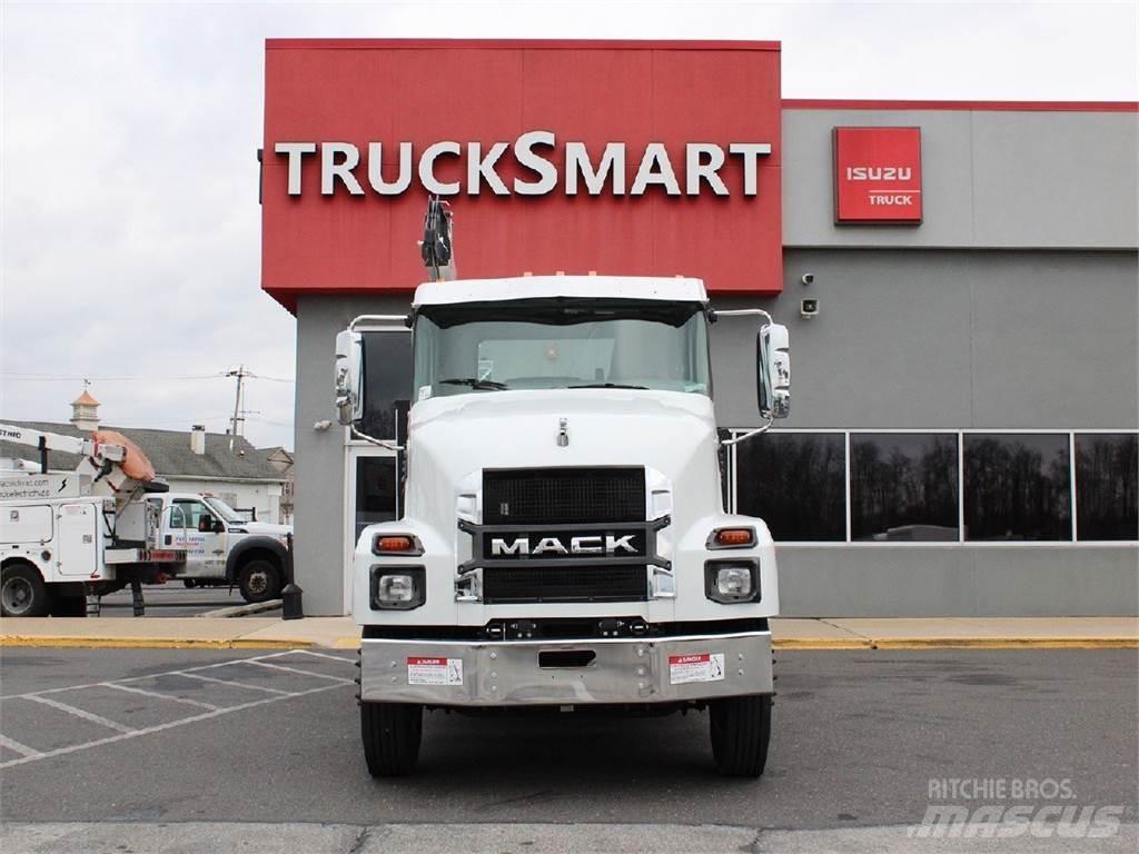 Mack MD6 Lastbil med kran