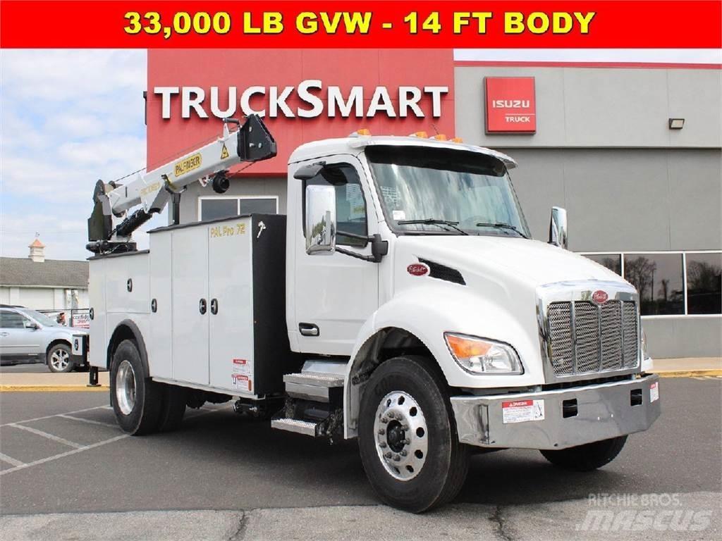 Peterbilt 537 Lastbil med kran
