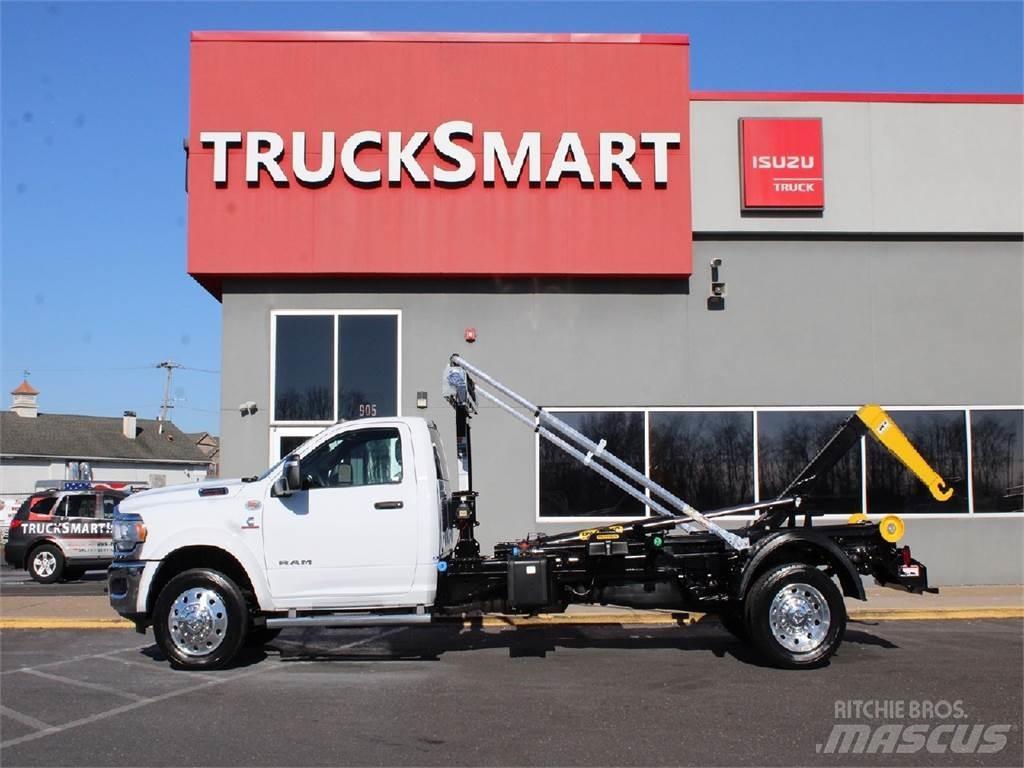 RAM 5500 Lastbiler med containerramme / veksellad