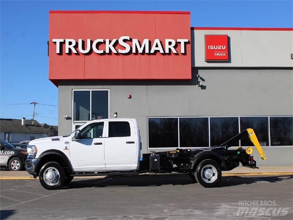 RAM 5500 Lastbiler med containerramme / veksellad