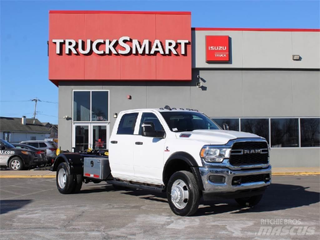 RAM 5500 Lastbiler med containerramme / veksellad