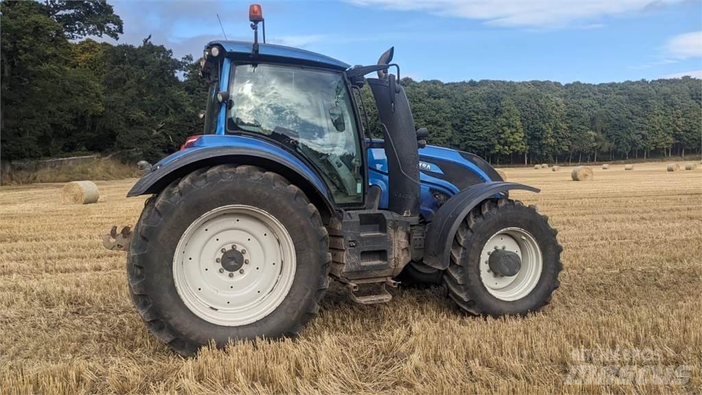 Valtra T214V Traktorer