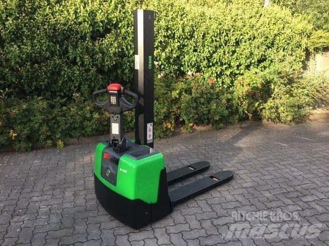 Cesab S110 Gaffelstabler med gående fører
