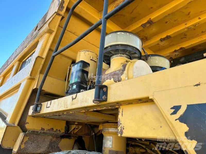 CAT 771D Knækstyrede dumpere