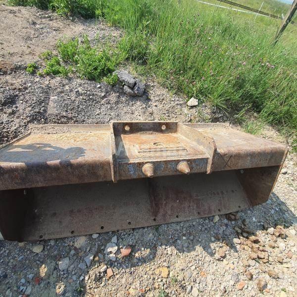 Mecalac 8MCR Skovle
