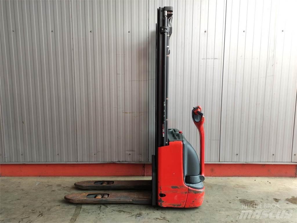 Linde L12 Gaffelstabler med gående fører