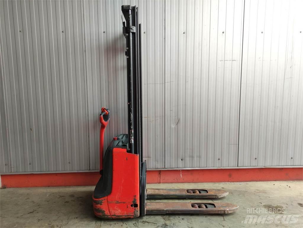 Linde L12 Gaffelstabler med gående fører