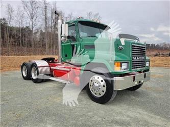 Mack CH613