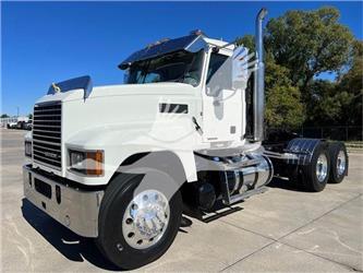 Mack PINNACLE 64T