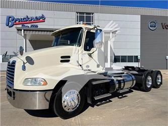 Mack PINNACLE CXU613