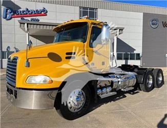 Mack PINNACLE CXU613