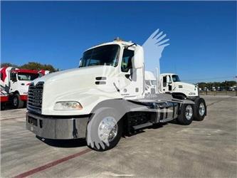 Mack PINNACLE CXU613