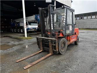 Nissan F04D500 Truck.