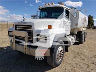 Mack RD688S